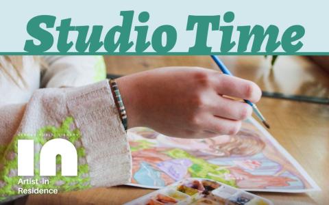 photo of the artist Elena Delzer painting